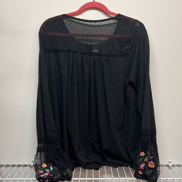 TIME and TRU Black Blouse with multicolored Flower Pattern collar & sleeves. - Picture 3 of 5